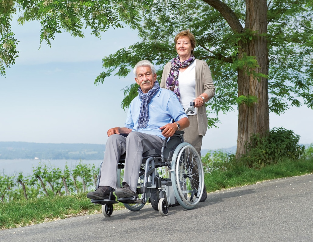 Rollstuhl mit Elektroantrieb für Begleitpersonen